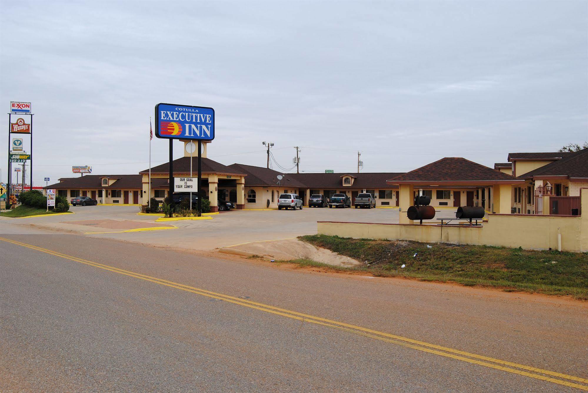 Cotulla Executive Inn Exterior photo